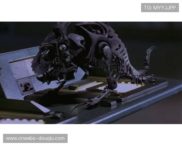 史黛芙妮凭恶魔之吻逆袭成功 蒂芙尼斯特拉顿卫冕梦碎之夜 史黛芙妮凭恶魔之吻逆袭成功 蒂芙尼斯特拉顿卫冕梦碎之夜