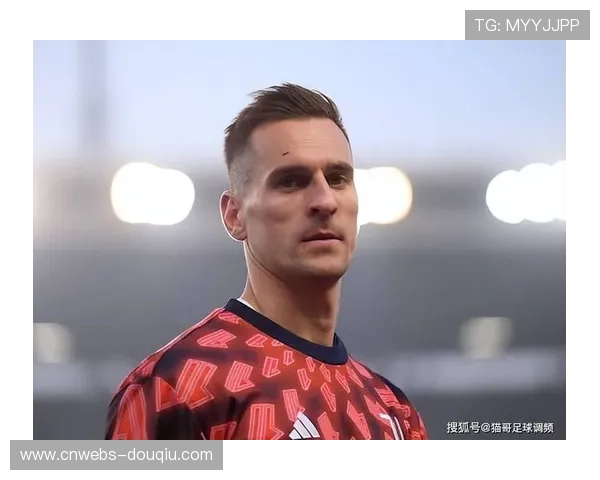 朗斯前锋米利克禁区抢点破门，射手本能尽显